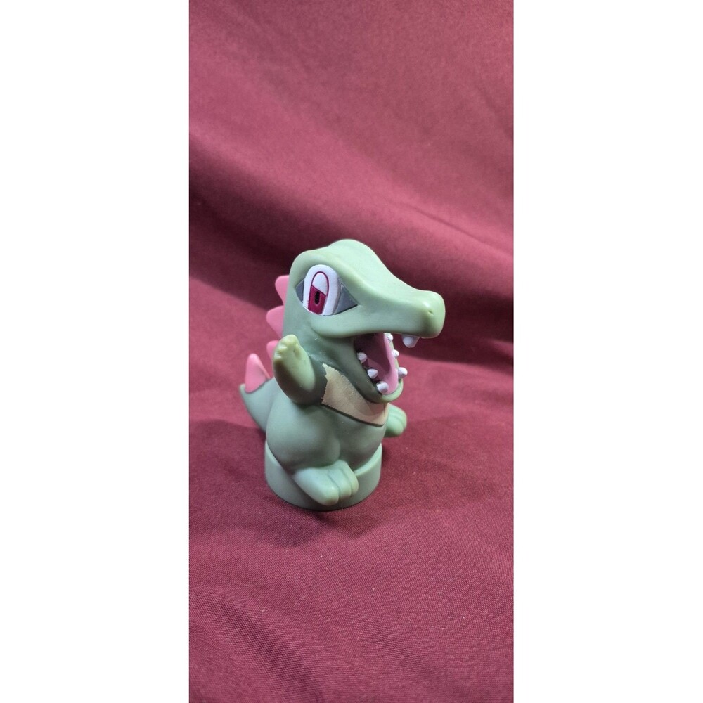 Vintage 2002 Hardee’s Pokémon Totodile Water Squirter Figure Cup Topper